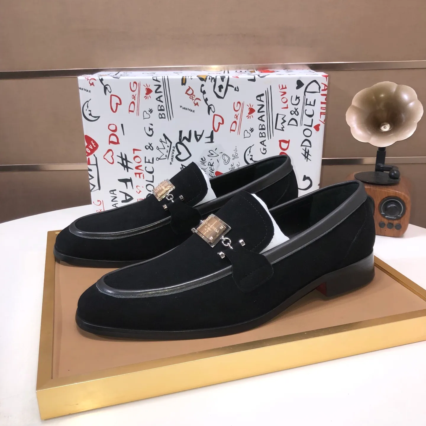 Ex-factory price 500💰DG top quality🔍🔍men's new leather shoes🚹Sold simultaneously at counters⚠Shoe uppers are imported cowhide from Italy, fully imported cowhide lining, imported accessories💪💪, completely 1⃣️ to 1⃣️replica🇮🇹 💪💪, ⚠Sole: The original sole is specially provided by the original factory, the exclusive movable molded sole is super comfortable, ⚠The original factory follows the order, 🔍🔍high quality, you can enter and exit the counter at will, welcome to compare ⚠Number of sizes: 38-44 (45 customized)